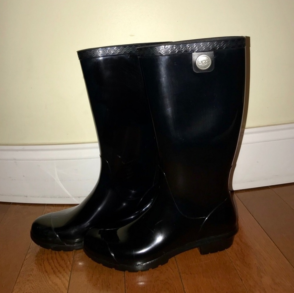 Ugg rain boots